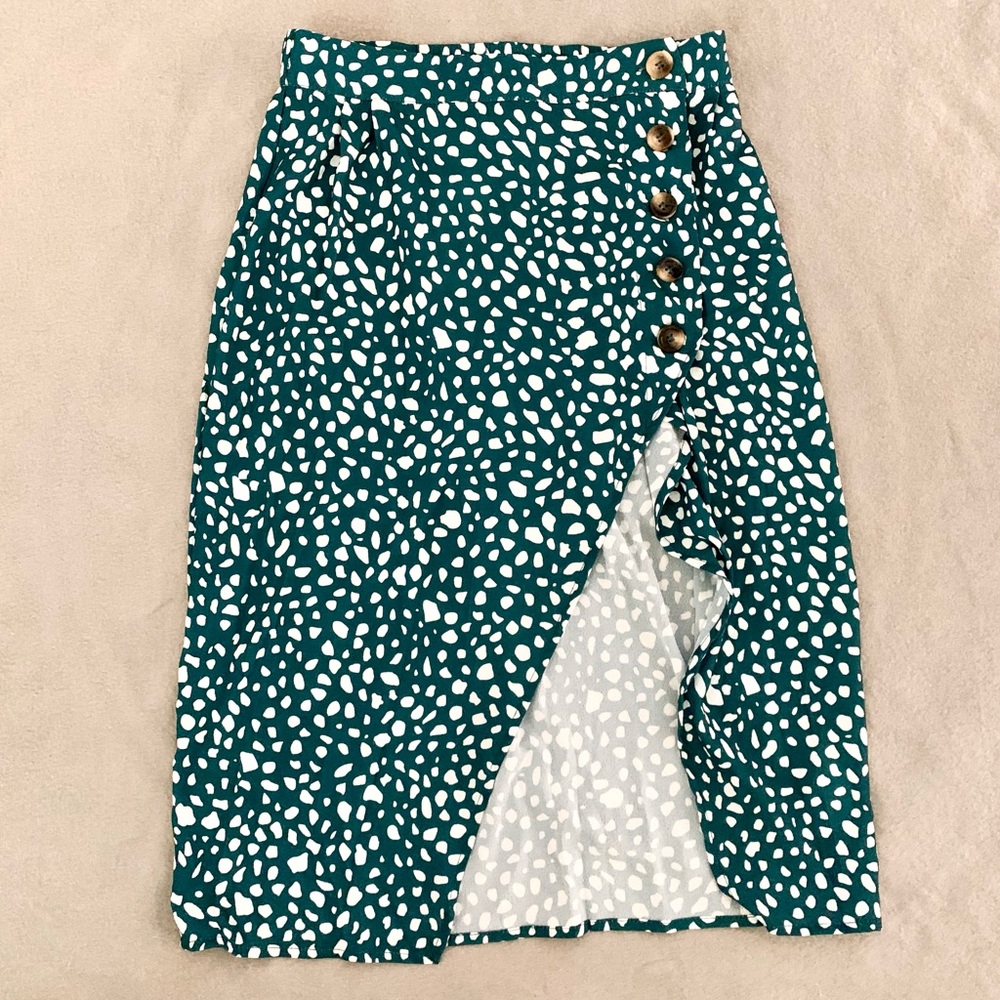 Green and white polka dot skirt with slit